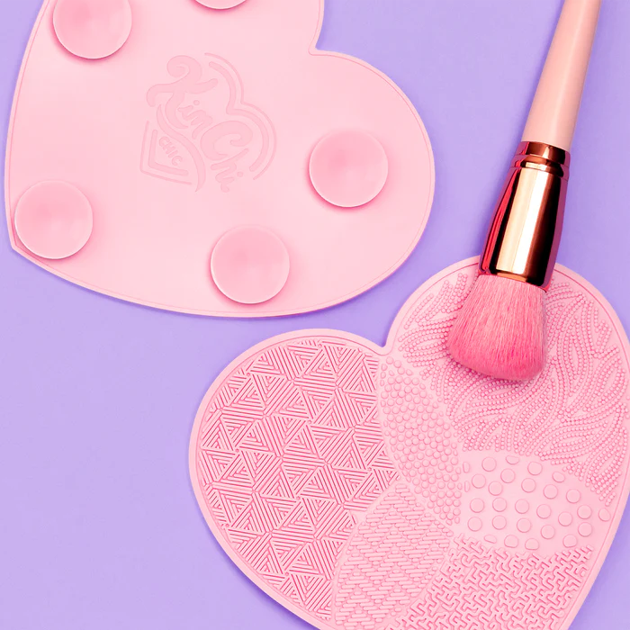 kccb BrushCleansingPad lifestyle 1 square kccb BrushCleansingPad lifestyle 1 square